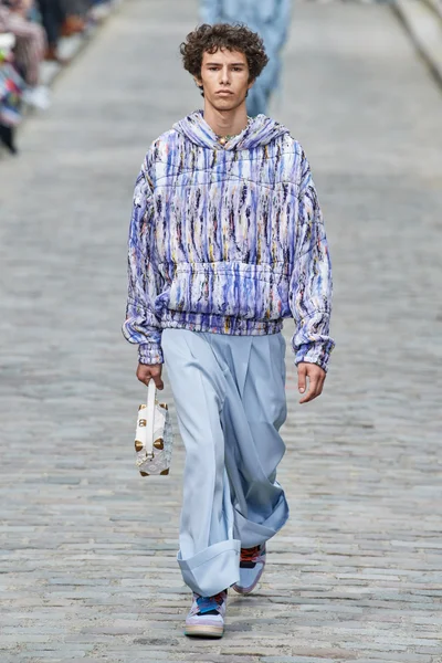 Look 12